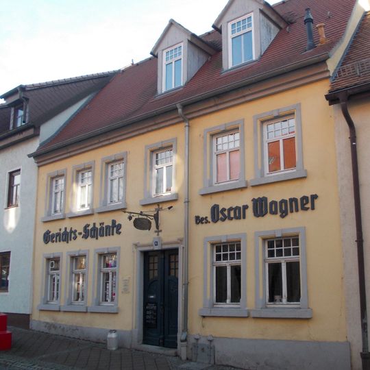 Wohnhaus in geschlossener Bebauung Schloßstraße 6