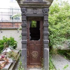 Grave of Sayve d'Aoust