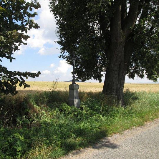 Kříž západně od Dlouhé Lhoty