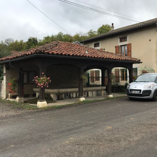 Fontaine-lavoir de Villechantria