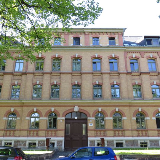 Mietshaus in geschlossener Bebauung, mit Vorgarten Ebersdorfer Straße 35; 35a
