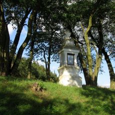 Kříž nad Hřešihlavami na svahu