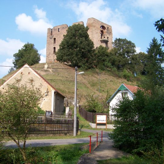 Lávka přes Krakovský potok pod hradem Krakovec