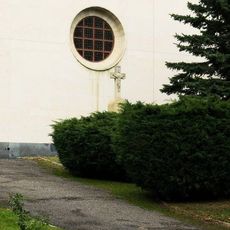 Kříž u kostela svatého Václava v Mostě