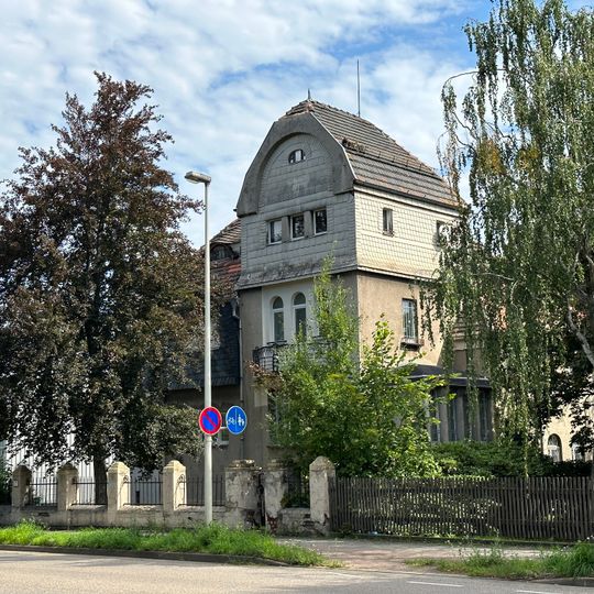 Villa mit Einfriedung und Garten Kopernikusstraße 38