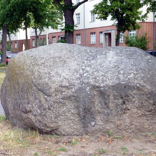 Naturdenkmal Findling in Babelsberg Süd Willi-Frohwein-Platz, Großbeerenstraße/ Ecke Pestalozzistraße, 14482 Potsdam; Flur 11, Flurstück 70 in Potsdam