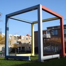 Opengewerkte metalen kubus