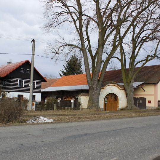 Gate at the house Březinka 9