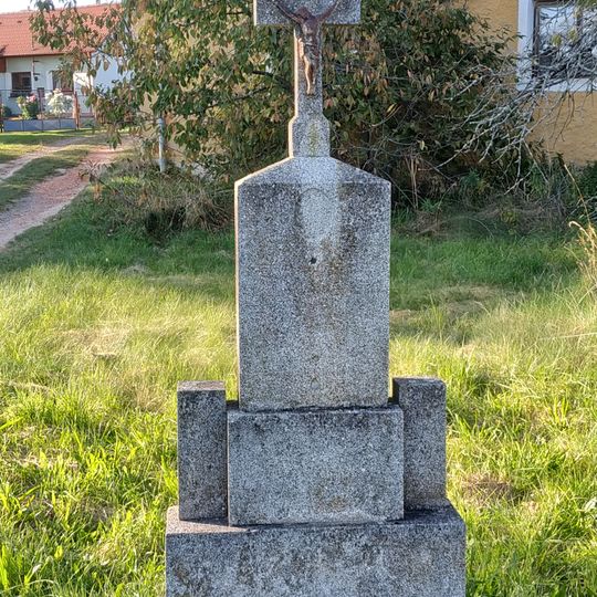 Kříž na rozcestí ve Věvrově