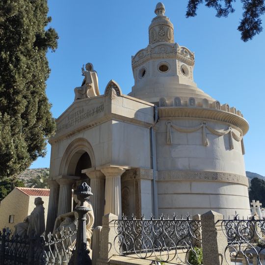 Panteón Pedreño y Deu