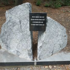 Pomník k obnově Lobezského parku