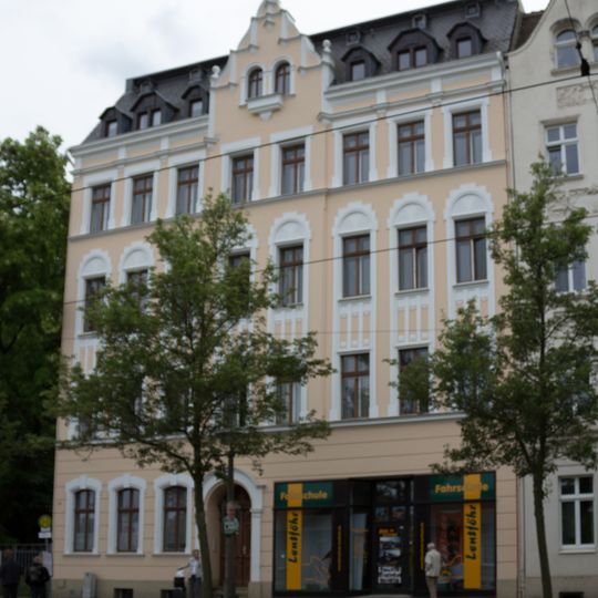 Mietshaus in vom Typ geschlossener Bebauung, mit Laden Sattigstraße 19