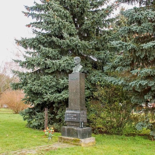 Pomník T. G. Masaryka ve Štarnově v parku
