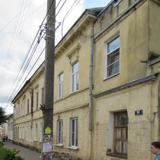 Жилой дом c воротами (Торжок)