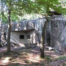 T-S 27 Nad vesnicí casemate