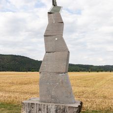 Plastika Geometrie růstu na Cestě mramoru v Dobřichovicích