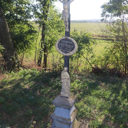 Kříž u silnice u Lukova