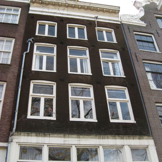 Pand met gevel onder rechte lijst