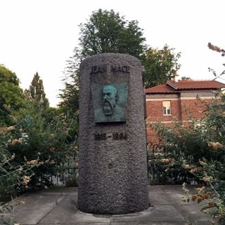 Monument à Jean Macé