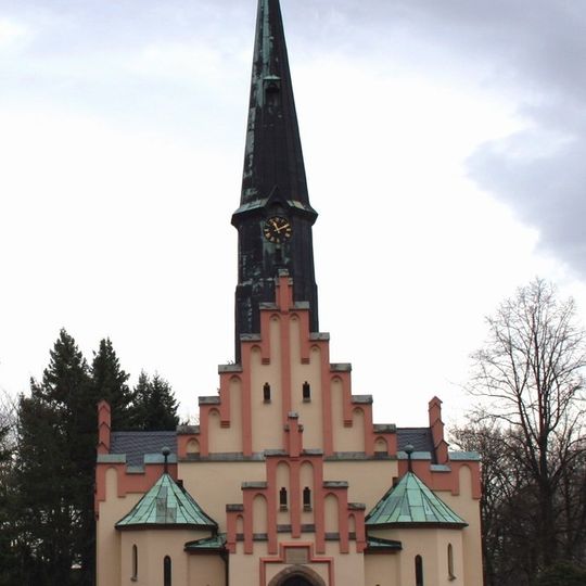 Sachgesamtheit, bestehend aus den Einzeldenkmalen: Kirche mit Ausstattung sowie 5 Grabmale auf dem Friedhof sowie Friedhofsgestaltung (