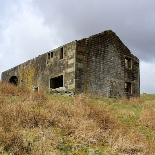 Holme Ends Farmhouse and attached barn