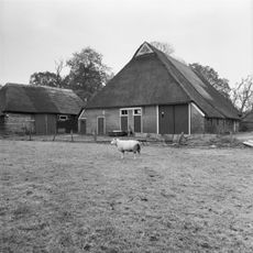 Bijschuur in ambachtelijk-traditionele stijl