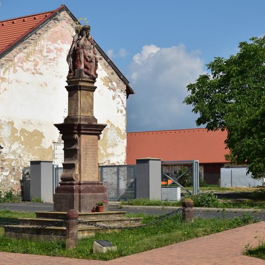 Double statue of Virgin Mary and Jesus in Vysoké Březno