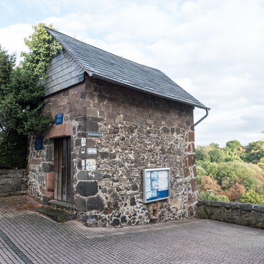 Brunnenhäuschen auf dem Berg