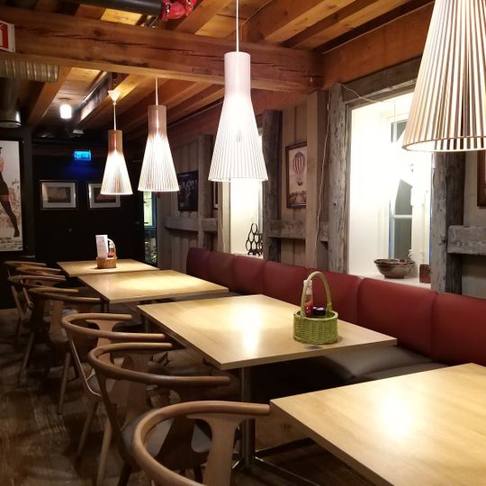 Yonas Pizzeria