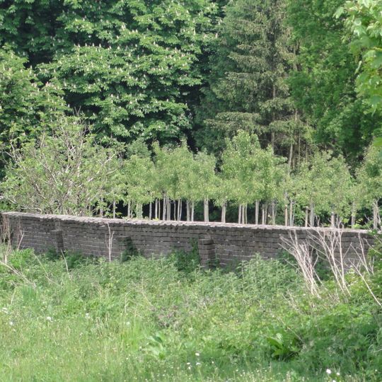 Huis te Loïnen: tuinmuur