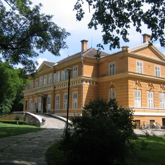 Săvârșin Castle