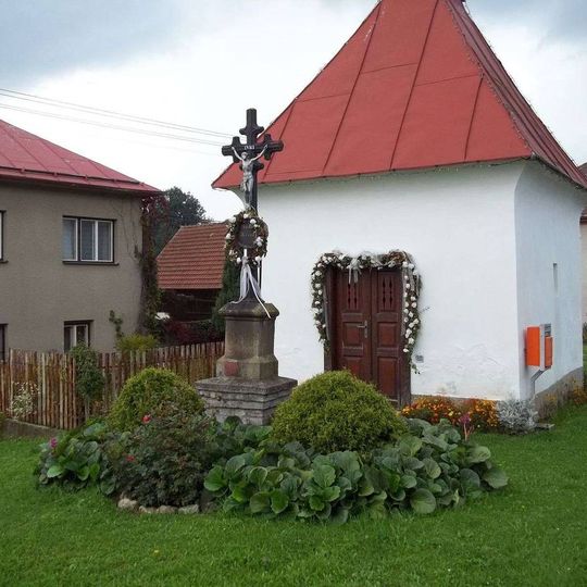 Kříž u kaple v Sudkově Dole