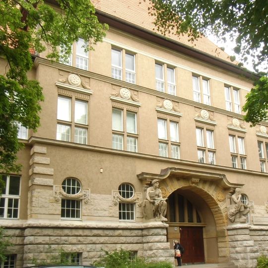 Realgymnasium Aßmannstraße 11