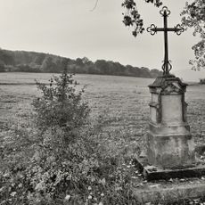 Kříž u silnice z Velkého Chvojna do Arnultovic