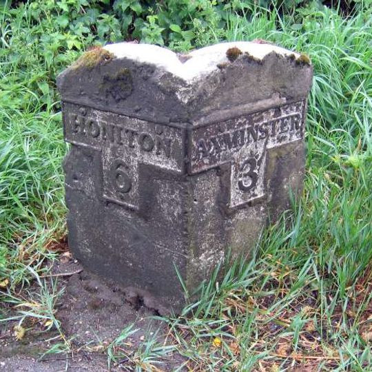 Milestone, 200m S of Lobelia House