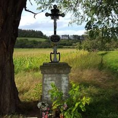 Kříž u silnice severně od Všeradic