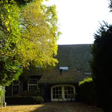 Boerderij van het Kempische langgeveltype, met houten schuur