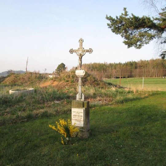 Kříž východně od Mirošova
