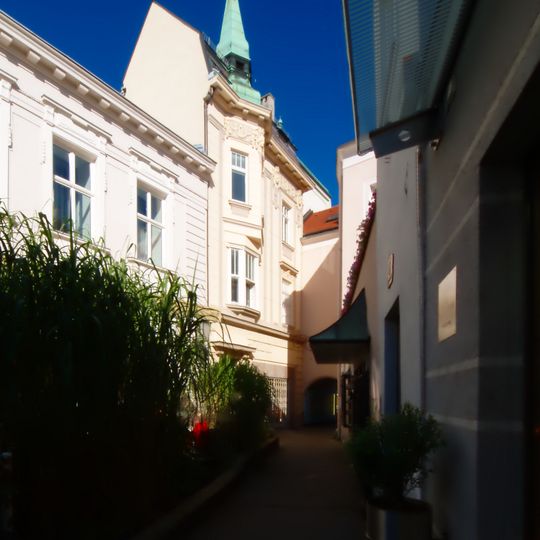 Wohn- und Geschäftshaus