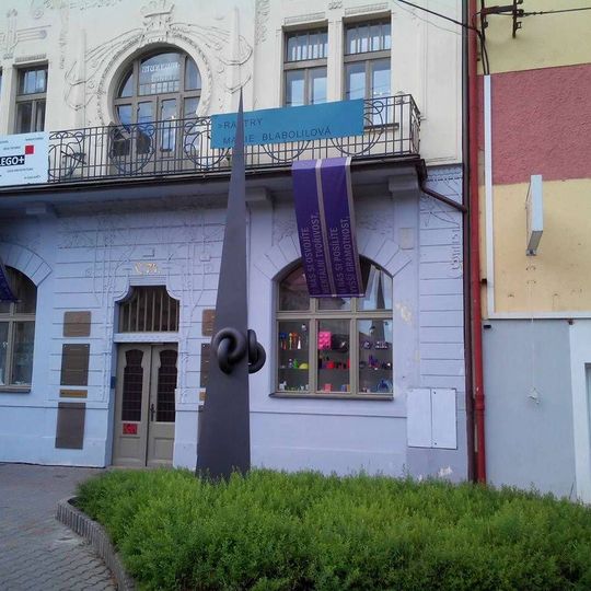 Plastika v Benešově na Malém náměstí