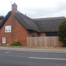 Pelican Cottage With Attached Barn