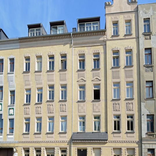 Mietshaus in geschlossener Bebauung Limbacher Straße 51