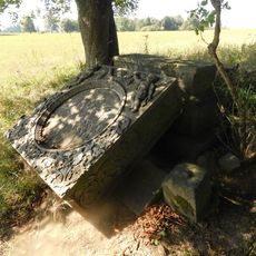 Sousoší sv. Jana a Pavla při zaniklé cestě v Louce