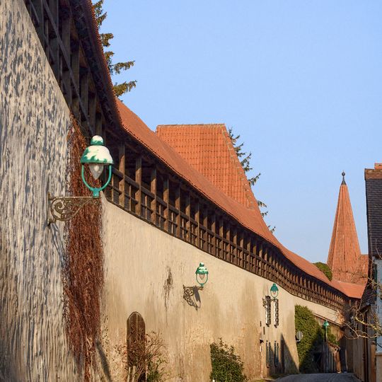 Stadtmauer mit Wehrgang