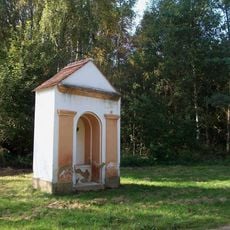 Kaplička západně od Velké Chmelištné
