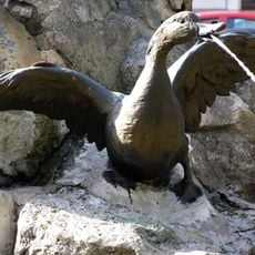 Kačacia fontána, socha