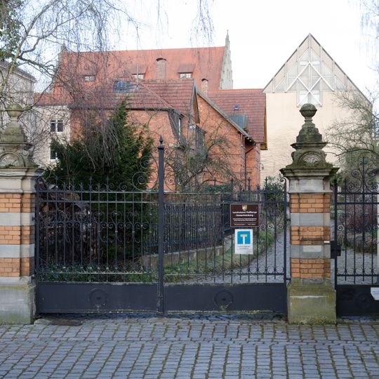 Gartenportal mit Fußgängerpforte