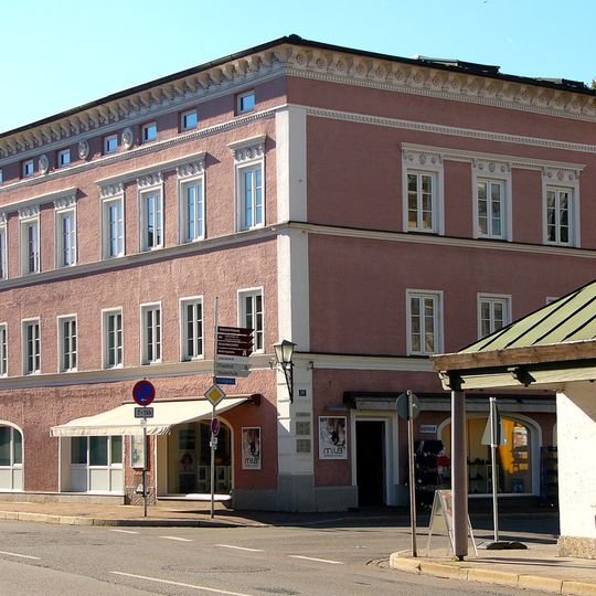 Wohn- und Geschäftshaus