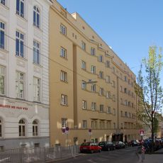 Dr.-Friedrich-Becke-Hof