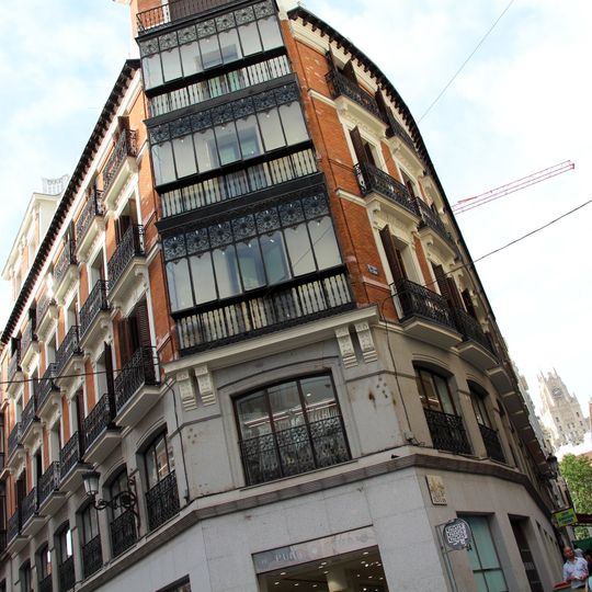 Viviendas para Julián Calvo y Gil